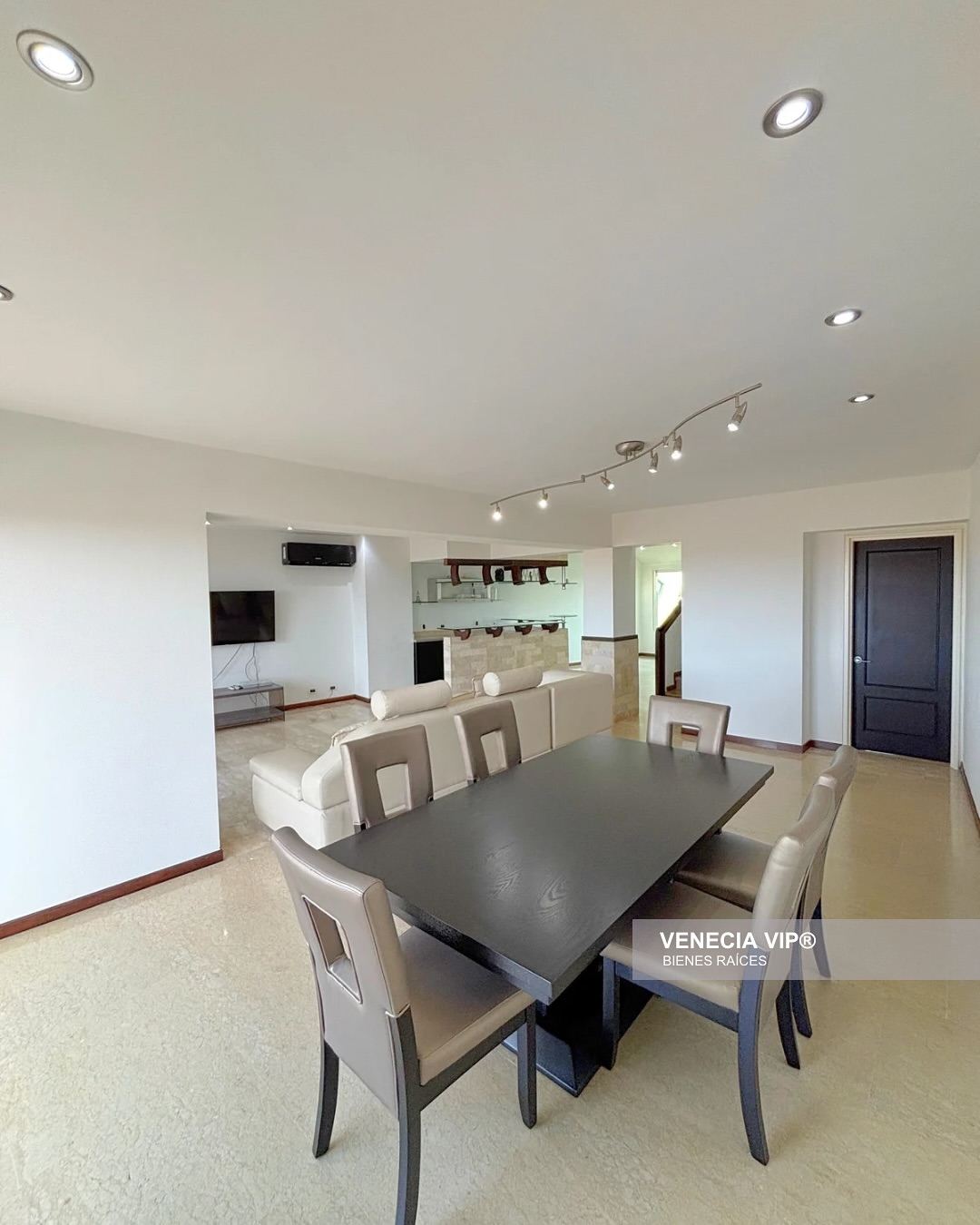 SaveClip.App_475915392_17949298757931594_4153446075412061386_n